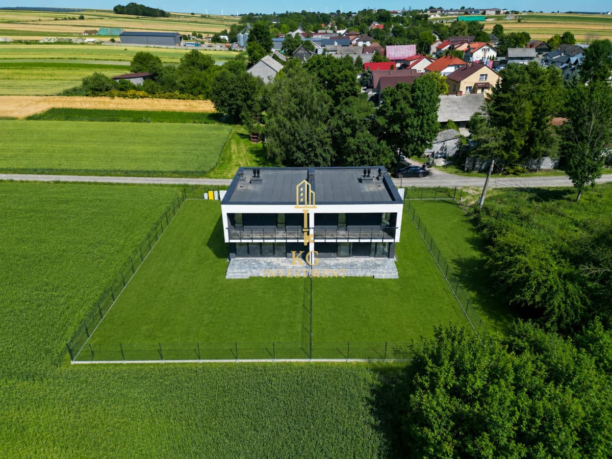 Prezentujemy na sprzedaż nowoczesny dom w zabudowie bliźniaczej, w stanie dewelo